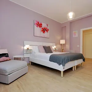 https://the-place-to-be.it-romehotels.com